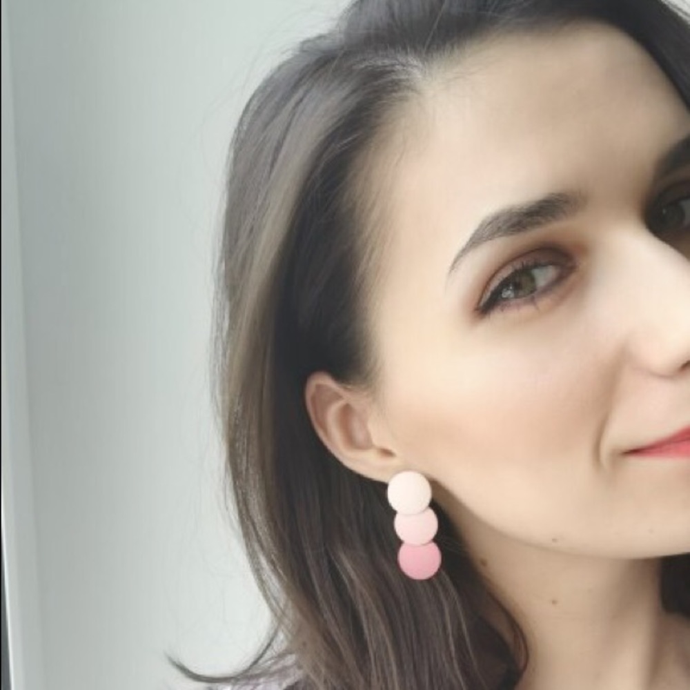 3 Colors Circle Stud Earrings - Picture 2 of 5